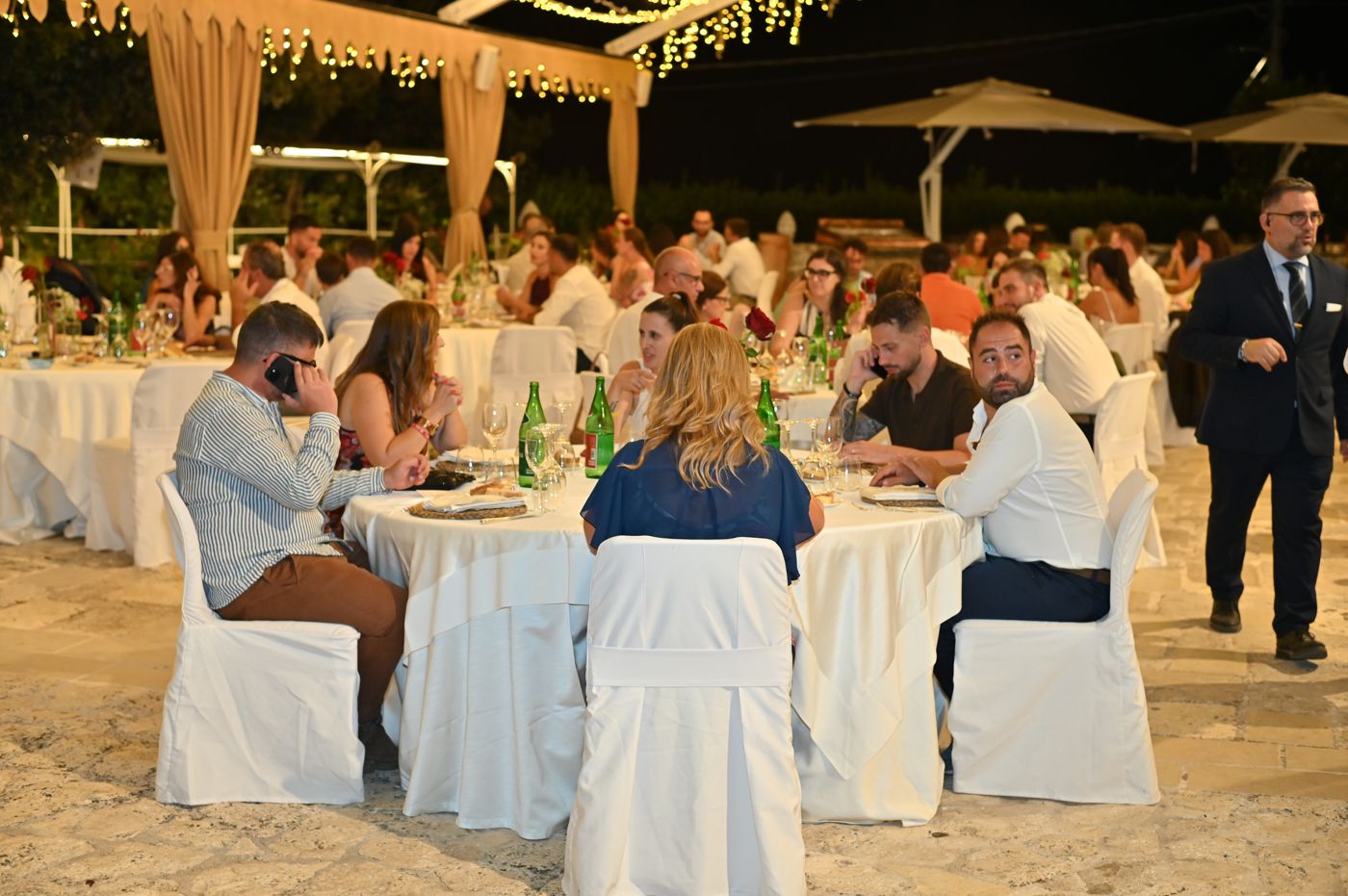 Das Galadinner unter den Lichtern des Abends Rivivi il tuo Sì