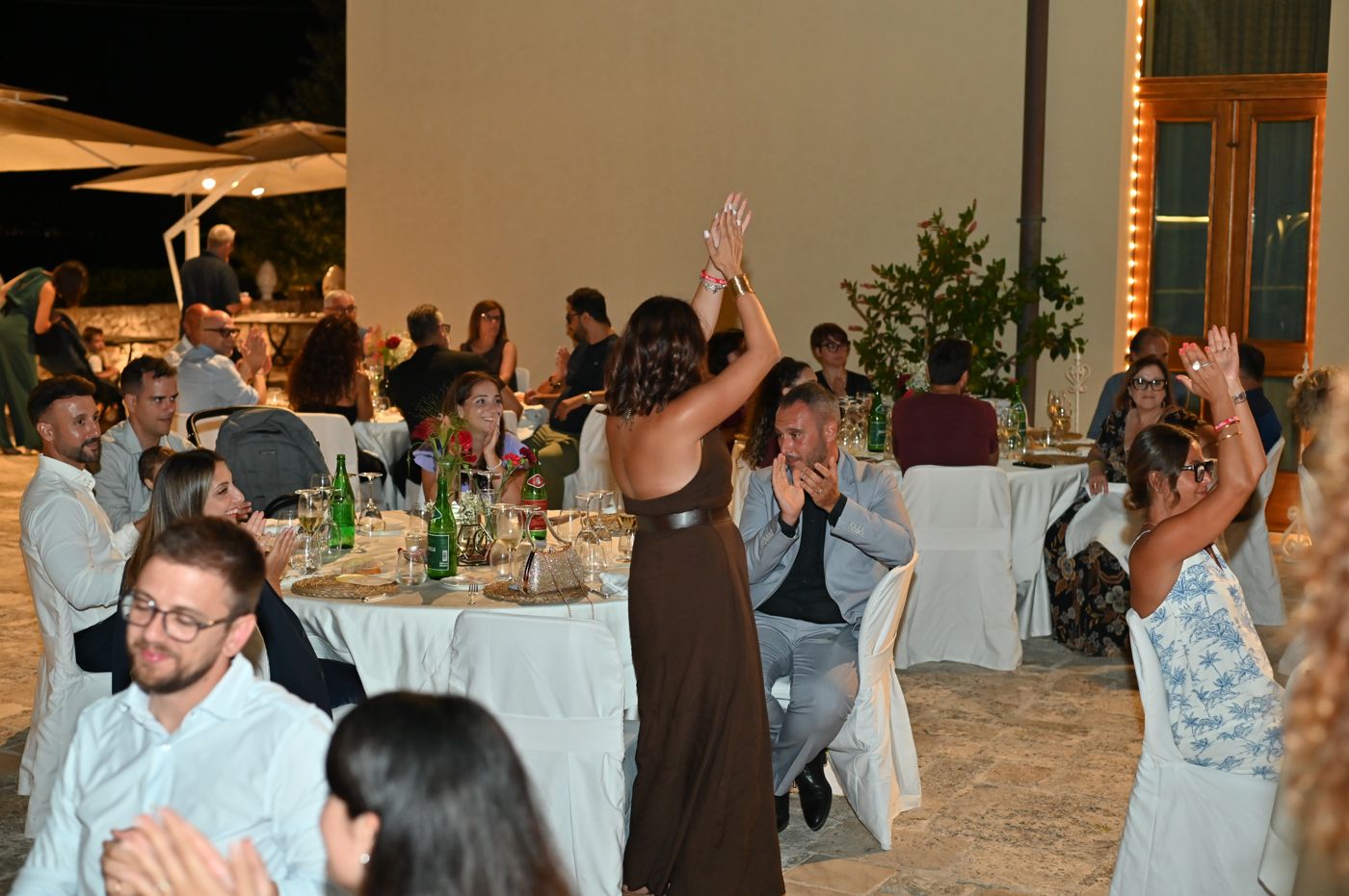 Das Galadinner unter den Lichtern des Abends Rivivi il tuo Sì